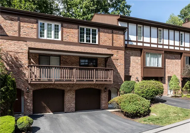 Photo 2 of Condo for sale at 604 Maplewood Ct, Ross Twp, PA 15237 | MLS# 1770856 | Listing updated on 2026-08-31