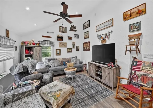 Photo 4 of Single family home for sale at 866 Pizza Barn Rd, Derry Twp, PA 15717 | MLS# 1772208 | Listing updated on 2026-08-31
