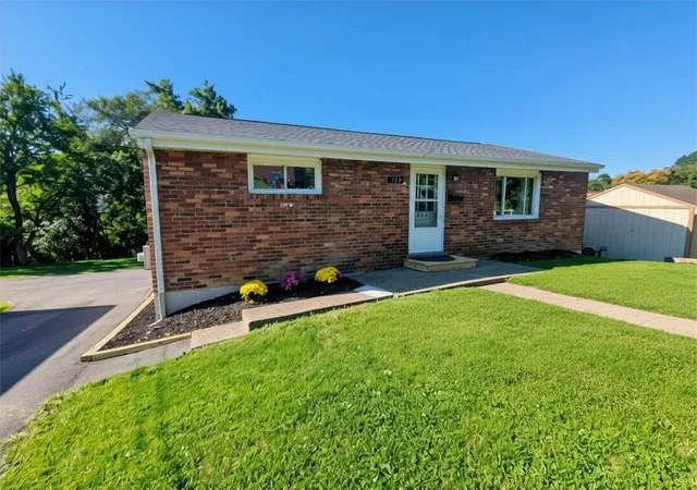 Photo 3 of Single family home for sale at 739 Darlington St, Carnegie, PA 15106 | MLS# 1772214 | Listing updated on 2026-08-31