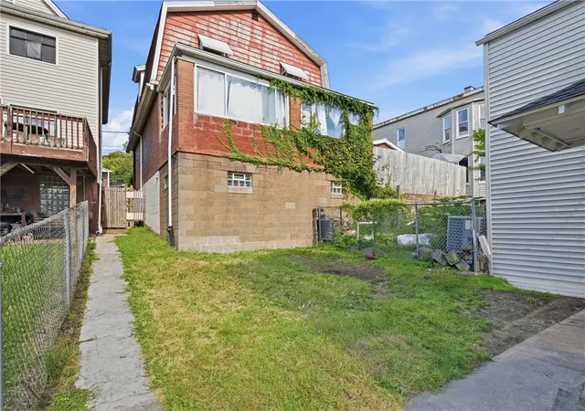 Photo 3 of Single family home for sale at 434 Melrose Ave, Ambridge, PA 15003 | MLS# 1772288 | Listing updated on 2026-08-31