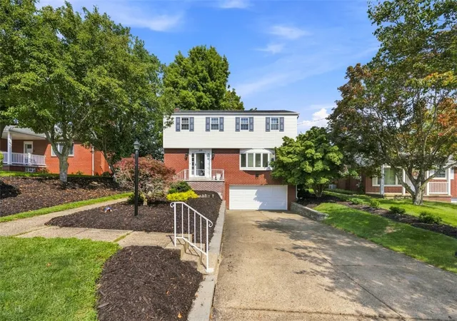 Photo 2 of Single family home for sale at 139 Maryland Dr, Carnegie, PA 15106 | MLS# 1771918 | Listing updated on 2026-09-01