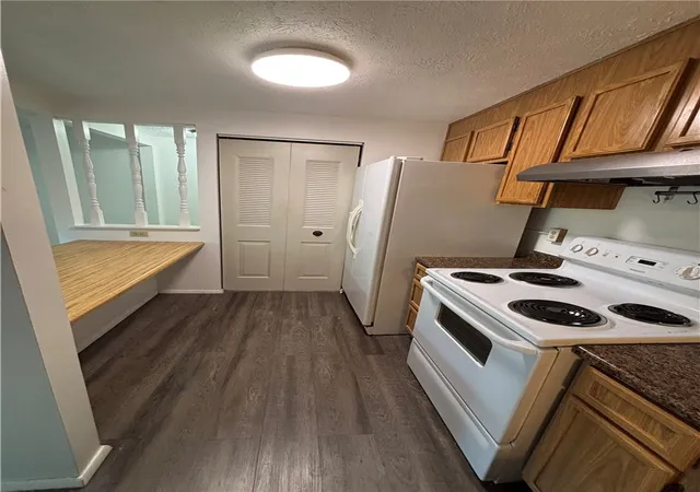 Listing Photo 4 - Condo for sale in building located at 28019 Evergreen Run, Imperial, PA 15126