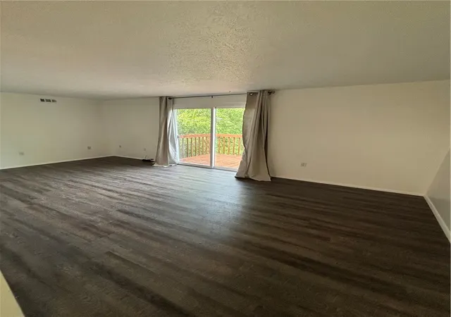 Listing Photo 5 - Condo for sale in building located at 28019 Evergreen Run, Imperial, PA 15126