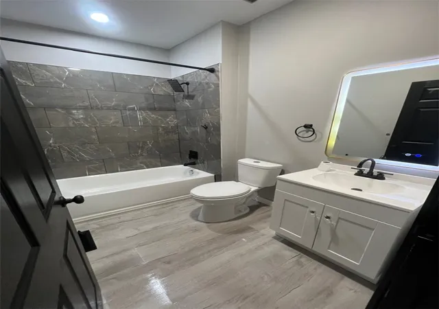 Listing Photo 2 - Condo for sale in building located at 731 6th Ave, Brackenridge, PA 15014 - Unit #