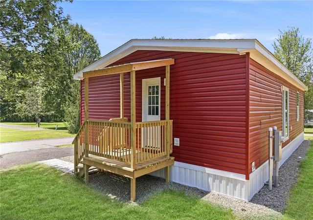 Photo 2 of Manufactured home for sale at 69 S Summit Rd #305, West Salem Twp, PA 16125 | MLS# 1772894 | Listing updated on 2026-10-01