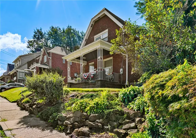 Photo 1 of Single family home for sale at 3000 Vernon Ave, Brentwood, PA 15227 | MLS# 1772705 | Listing updated on 2026-10-10