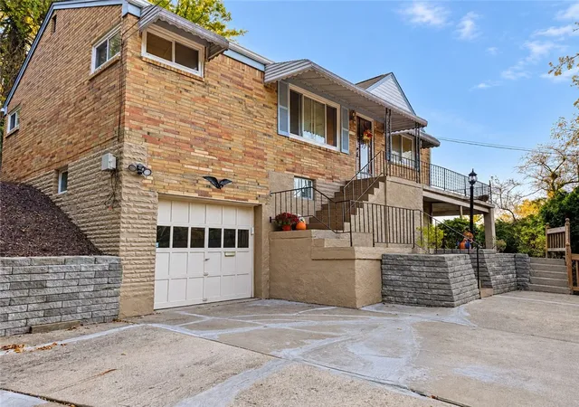 Photo 1 of Single family home for sale at 2007 Hillcrest St, Bethel Park, PA 15102 | MLS# 1773303 | Listing updated on 2026-10-08