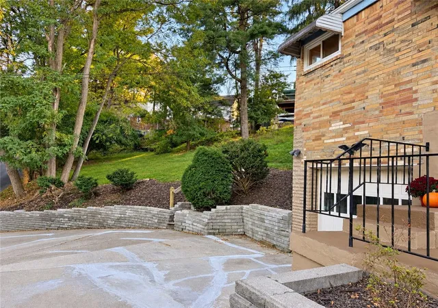 Photo 3 of Single family home for sale at 2007 Hillcrest St, Bethel Park, PA 15102 | MLS# 1773303 | Listing updated on 2026-10-08
