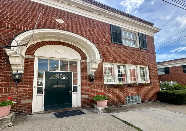 Photo 2 of Townhouse for sale at 930 Bellefonte St, Shadyside, PA 15232 | MLS# 1773821 | Listing updated on 2026-10-08