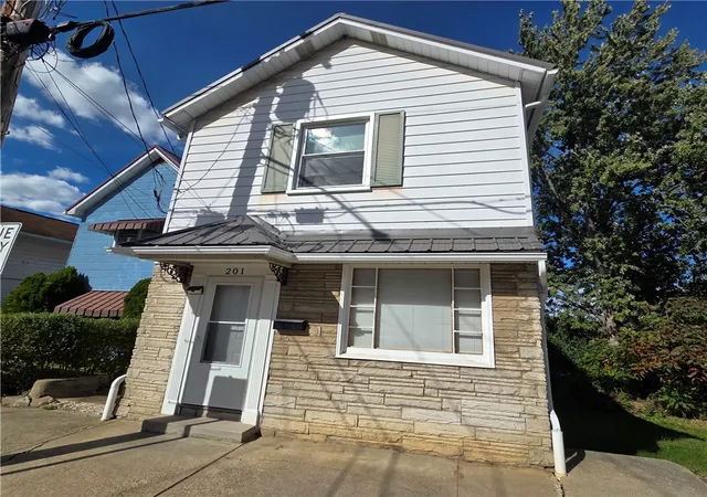 Photo 1 of Single family home for sale at 201 Hickory St, City Of But Ne, PA 16001 | MLS# 1773526 | Listing updated on 2026-10-08