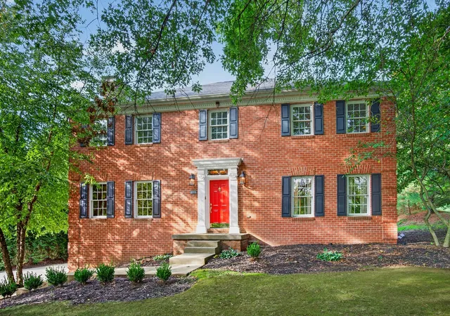 Photo 3 of Single family home for sale at 302 Crystal Lake Ln, Moon/crescent Twp, PA 15108 | MLS# 1774386 | Listing updated on 2026-10-11