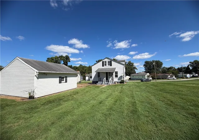 Photo 3 of Single family home for sale at 100 Fair St, Carmichaels/cumblnd, PA 15320 | MLS# 1774579 | Listing updated on 2026-09-30
