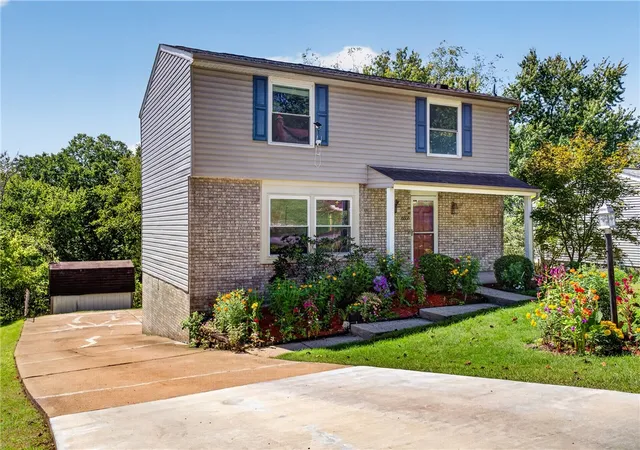 Photo 3 of Single family home for sale at 6555 Quaker Dr, South Park, PA 15236 | MLS# 1774601 | Listing updated on 2026-10-07