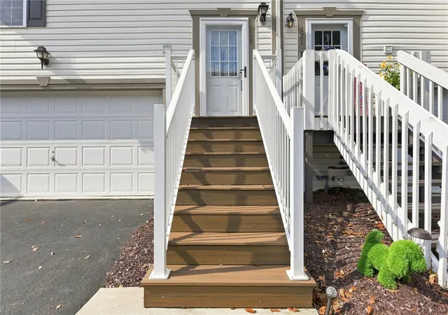 Photo 2 of Townhouse for sale at 119 Mizpark Dr, City Of Greensburg, PA 15601 | MLS# 1774396 | Listing updated on 2026-09-19