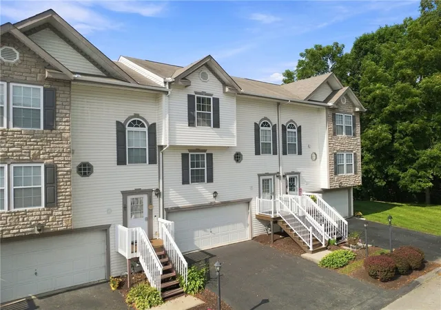 Photo 3 of Townhouse for sale at 119 Mizpark Dr, City Of Greensburg, PA 15601 | MLS# 1774396 | Listing updated on 2026-09-19