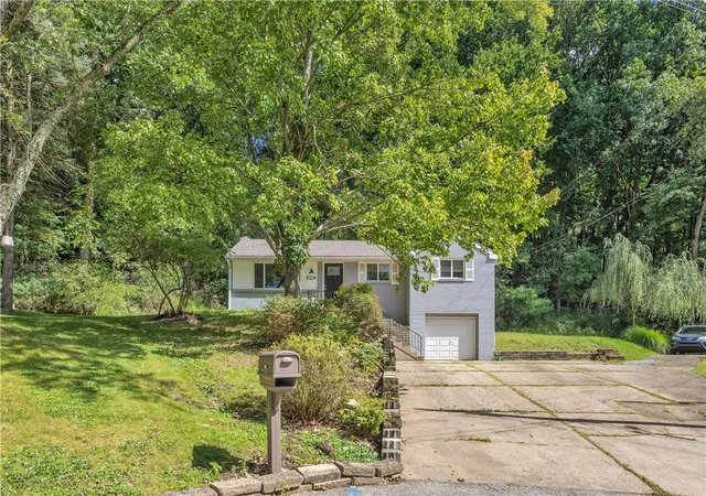 Photo 3 of Sale Pending at 224 Blaze Cir, Ross Twp, PA 15116 | MLS# 1774581 | Listing updated on 2026-09-20