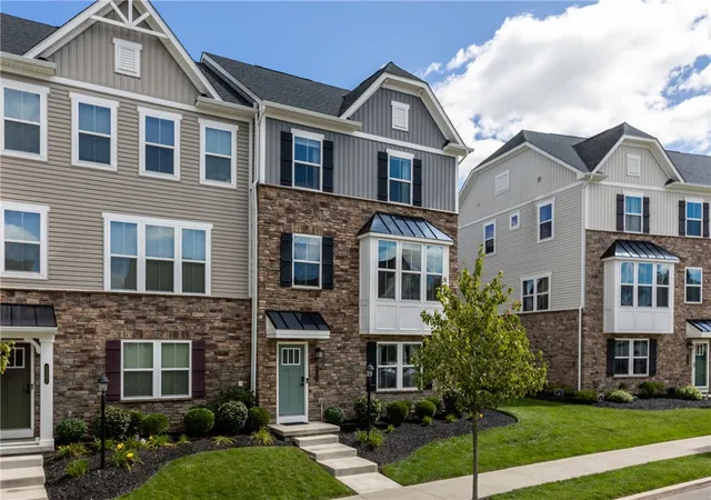 Photo 3 of Townhouse for sale at 529 Captain Lee Boss Way, Cranberry Twp, PA 16066 | MLS# 1774590 | Listing updated on 2026-09-28