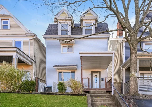 Photo 1 of Single family home for sale at 827 Southern Ave, Mt Washington, PA 15211 | MLS# 1774509 | Listing updated on 2026-09-15