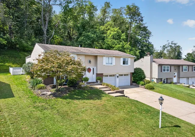 Photo 2 of Single family home for sale at 1224 Armstrong Dr, South Park, PA 15129 | MLS# 1774394 | Listing updated on 2026-10-04
