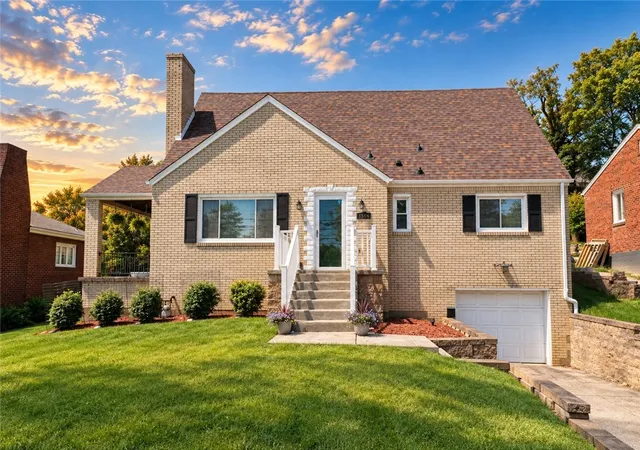 Photo 1 of Single family home for sale at 1504 Greentree Rd, Scott Twp, PA 15220 | MLS# 1774539 | Listing updated on 2026-09-23