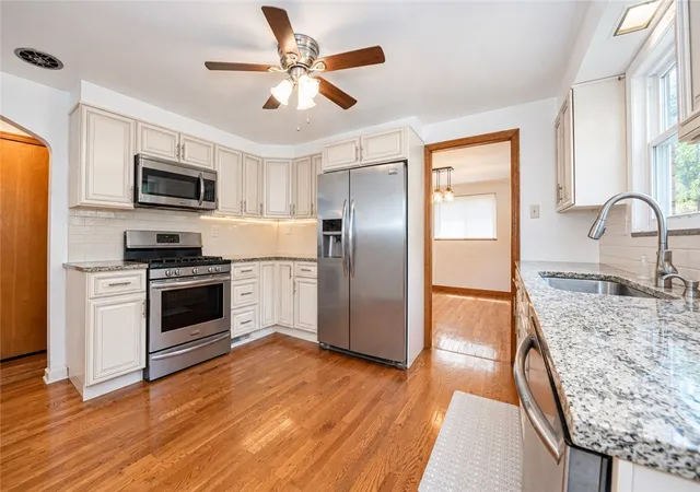 Photo 2 of Single family home for sale at 1504 Greentree Rd, Scott Twp, PA 15220 | MLS# 1774539 | Listing updated on 2026-09-23