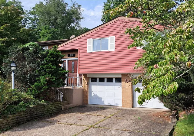 Photo 2 of Single family home for sale at 217 Richard Dr, Shaler, PA 15116 | MLS# 1774366 | Listing updated on 2026-10-01