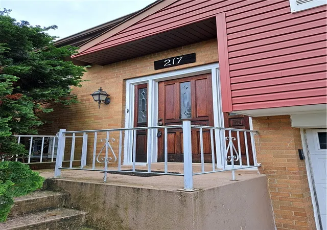 Photo 3 of Single family home for sale at 217 Richard Dr, Shaler, PA 15116 | MLS# 1774366 | Listing updated on 2026-10-01