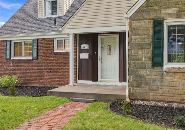 Photo 2 of Single family home for sale at 447 Old Clairton Rd, Pleasant Hills, PA 15236 | MLS# 1774548 | Listing updated on 2026-10-06