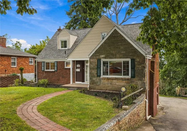 Photo 3 of Single family home for sale at 447 Old Clairton Rd, Pleasant Hills, PA 15236 | MLS# 1774548 | Listing updated on 2026-10-06