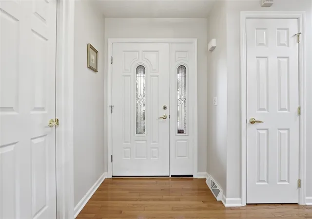 Photo 4 of Sale Pending at 106 Westminster Dr, Ross Twp, PA 15229 | MLS# 1774744 | Listing updated on 2026-10-28