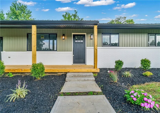 Photo 3 of Single family home for sale at 121 Franklin Ave, Center Twp, PA 15061 | MLS# 1774645 | Listing updated on 2026-10-05