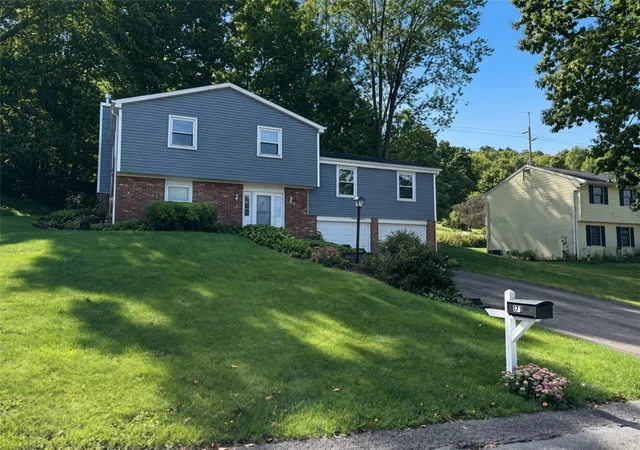 Photo 3 of Single family home for sale at 171 Oakdale Dr, Zelienople Boro, PA 16063 | MLS# 1774482 | Listing updated on 2026-10-10