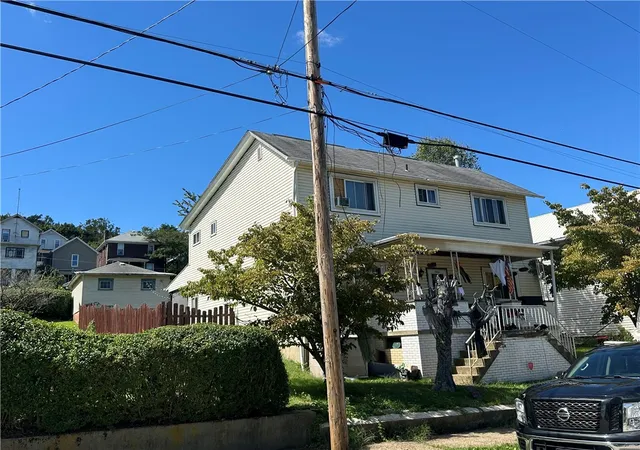 Photo 2 of Single family home for sale at 917 Crest Ave, Charleroi Boro, PA 15022 | MLS# 1774793 | Listing updated on 2026-09-16
