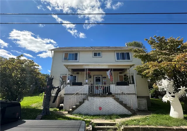 Photo 3 of Single family home for sale at 917 Crest Ave, Charleroi Boro, PA 15022 | MLS# 1774793 | Listing updated on 2026-09-16