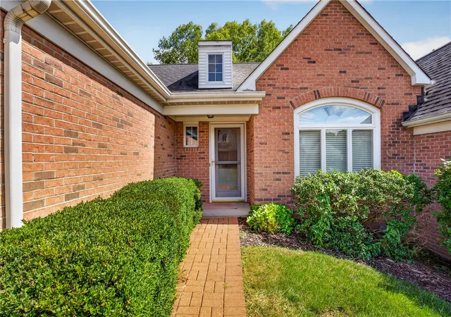 Photo 2 of Townhouse for sale at 329 Hidden Fls Ct, Fox Chapel, PA 15238 | MLS# 1774547 | Listing updated on 2026-10-10