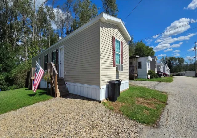 Photo 1 of Manufactured home for sale at 140 Roundtop Cir, East Huntingdon, PA 15683 | MLS# 1774642 | Listing updated on 2026-09-25