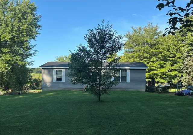 Photo 2 of Manufactured home for sale at 190 Mcgregor Rd, Clay Twp, PA 16001 | MLS# 1774814 | Listing updated on 2026-09-16