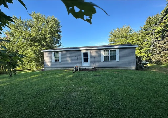 Photo 3 of Manufactured home for sale at 190 Mcgregor Rd, Clay Twp, PA 16001 | MLS# 1774814 | Listing updated on 2026-09-16