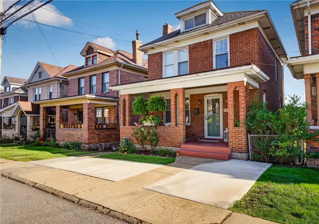 Photo 2 of Single family home for sale at 1448 Bellaire Pl, Brookline, PA 15226 | MLS# 1774787 | Listing updated on 2026-09-20