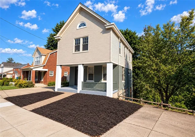Photo 1 of Single family home for sale at 641 Center Ave, Avalon, PA 15202 | MLS# 1774855 | Listing updated on 2026-10-10