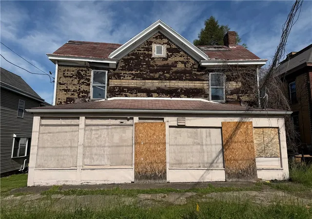 Photo 1 of Single family home for sale at 221 N Gallatin Ave, Uniontown, PA 15401 | MLS# 1774878 | Listing updated on 2026-09-30