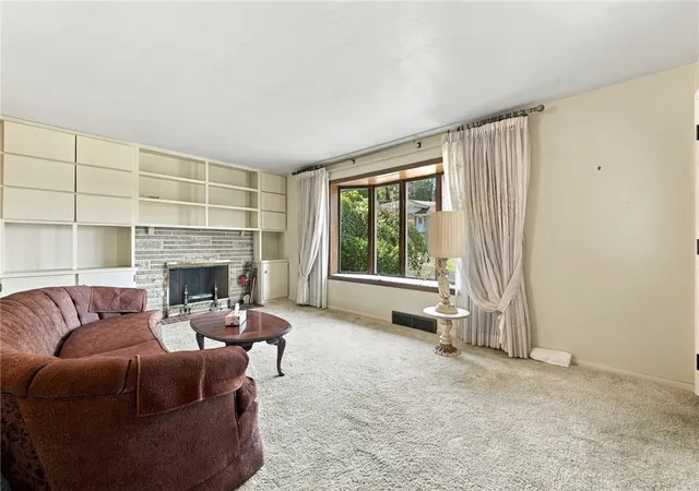 Photo 3 of Single family home for sale at 719 Locust St, Hempfield Twp, PA 15601 | MLS# 1774808 | Listing updated on 2026-10-11