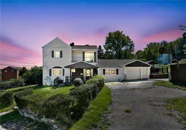 Photo 1 of Single family home for sale at 1600 Ballinger St, Brookline, PA 15210 | MLS# 1773784 | Listing updated on 2026-10-10