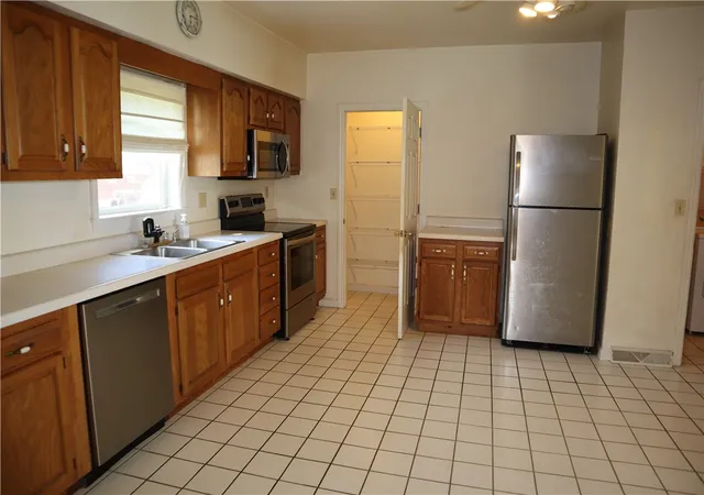 Photo 3 of Single family home for sale at 308 College Ave, Mt Pleasant Boro, PA 15666 | MLS# 1774927 | Listing updated on 2026-10-05