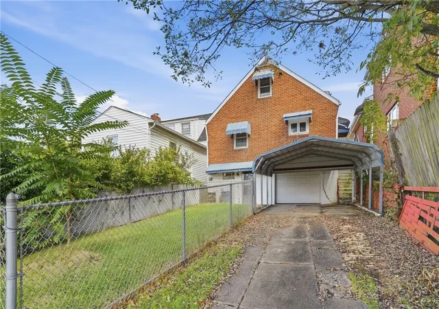 Photo 2 of Single family home for sale at 1515 Ridge Ave, New Kensington, PA 15068 | MLS# 1774934 | Listing updated on 2026-10-07