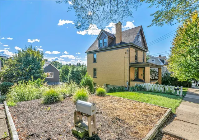 Photo 2 of Single family home for sale at 155 Hallock St, Mt Washington, PA 15211 | MLS# 1774942 | Listing updated on 2026-10-02