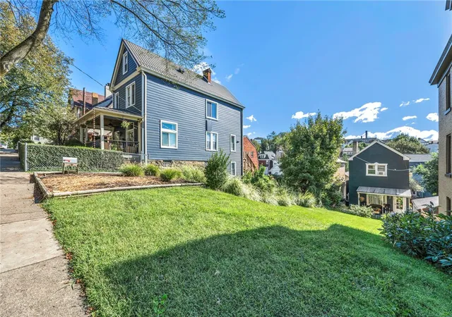 Photo 3 of Single family home for sale at 155 Hallock St, Mt Washington, PA 15211 | MLS# 1774942 | Listing updated on 2026-10-02