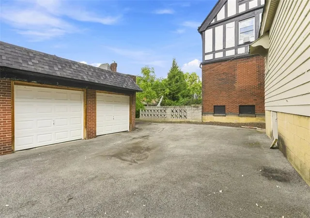 Photo 2 of Sale Pending at 6211 Kentucky Ave, Shadyside, PA 15206 | MLS# 1774155 | Listing updated on 2026-09-23
