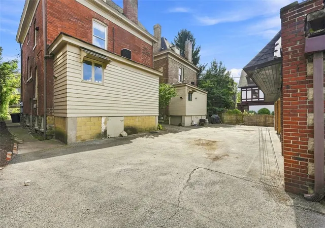 Photo 3 of Sale Pending at 6211 Kentucky Ave, Shadyside, PA 15206 | MLS# 1774155 | Listing updated on 2026-09-23