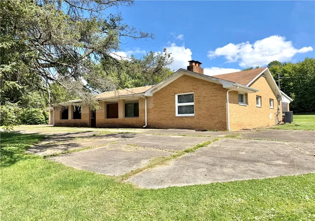 Photo 1 of Single family home for sale at 3406 Wilmington Rd, Neshannock Twp, PA 16105 | MLS# 1774971 | Listing updated on 2026-09-17